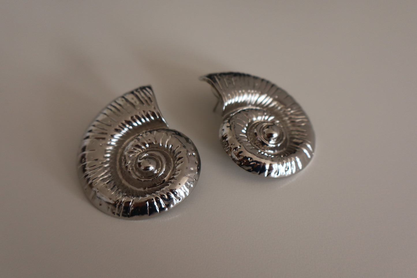 Pendientes Caracolas Maxi Plateados