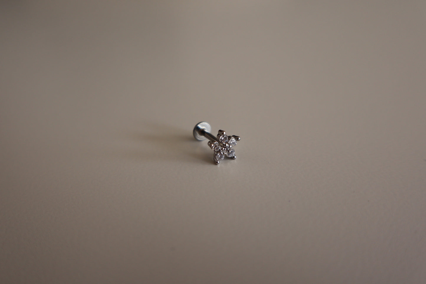 Piercing Flor en Plateado