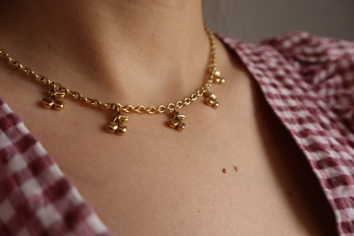 Collar Cherry Girl Dorado