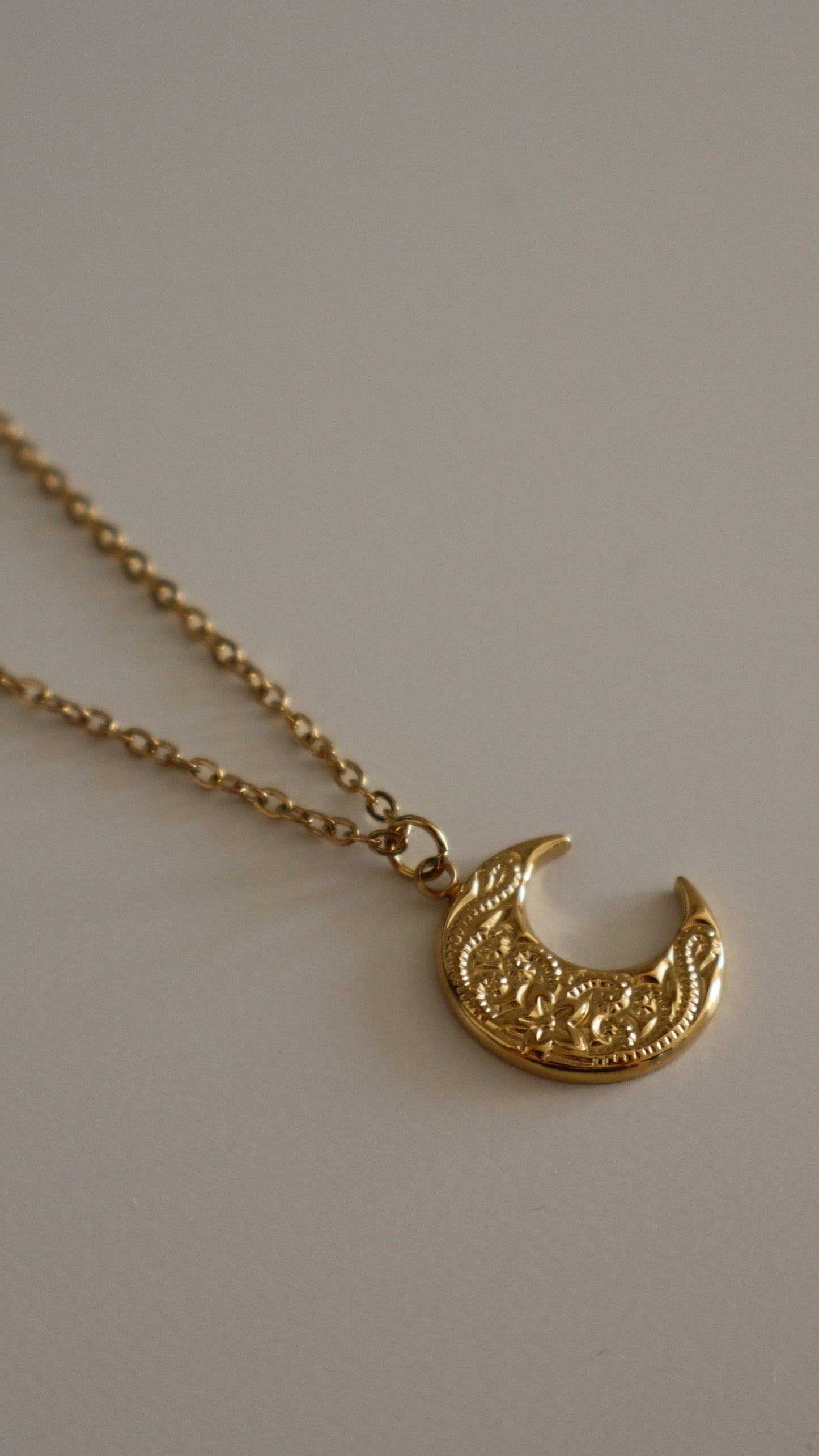 Collar Luna en Sevilla