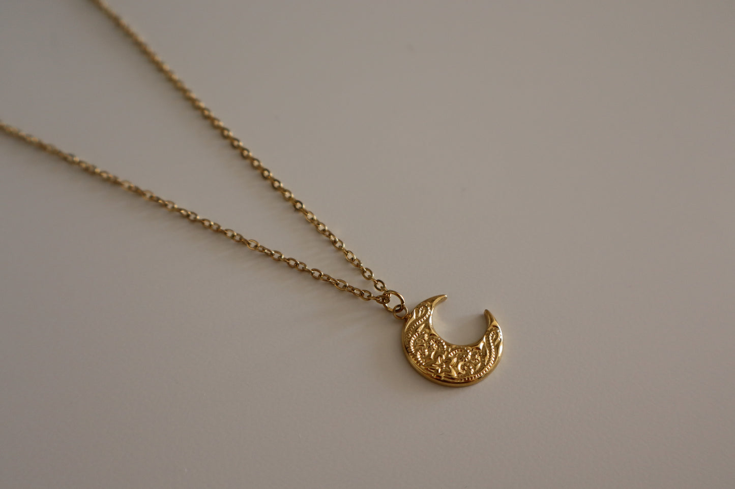 Collar Luna en Sevilla