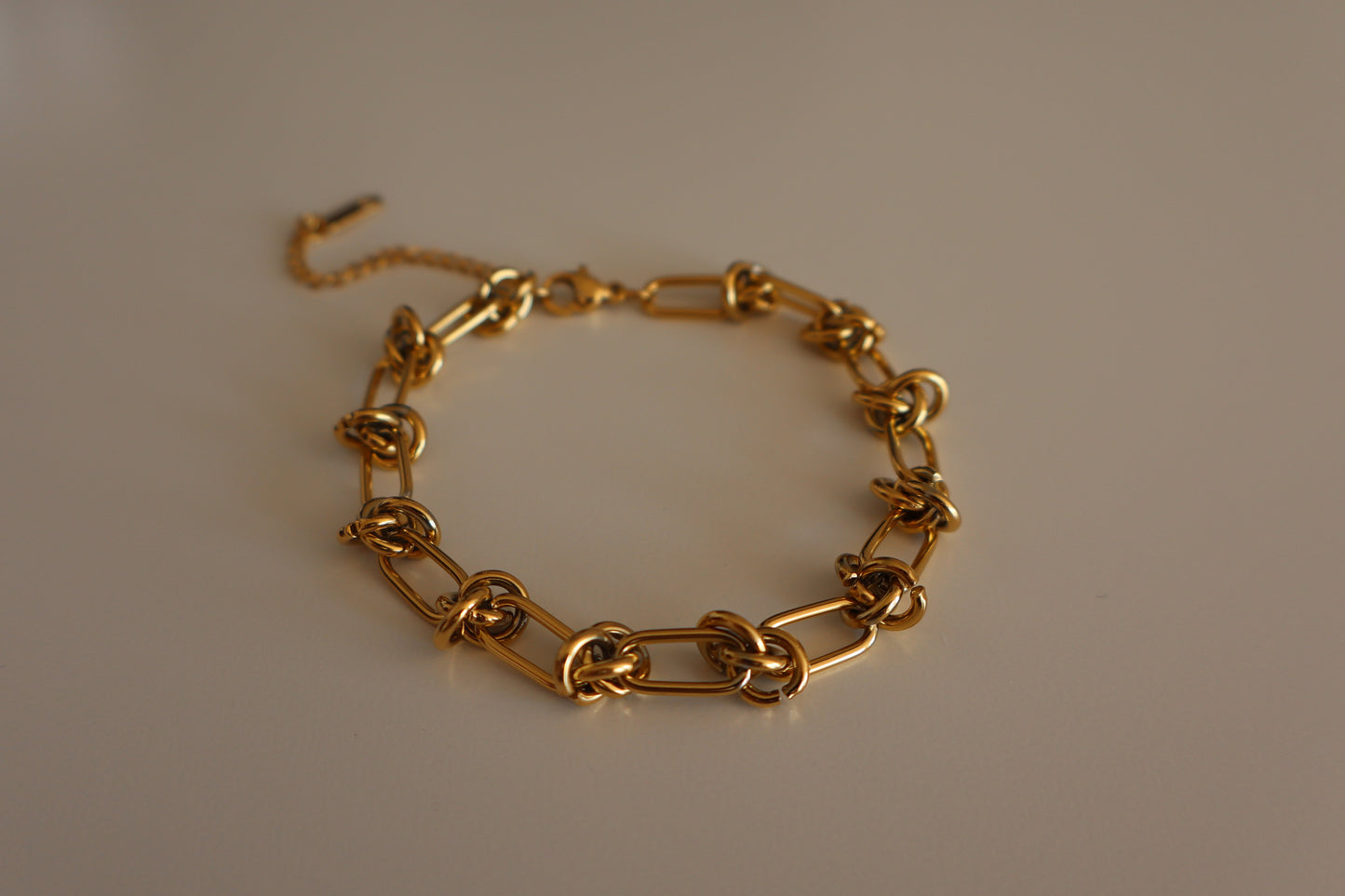 Pulsera Nudos en Dorado